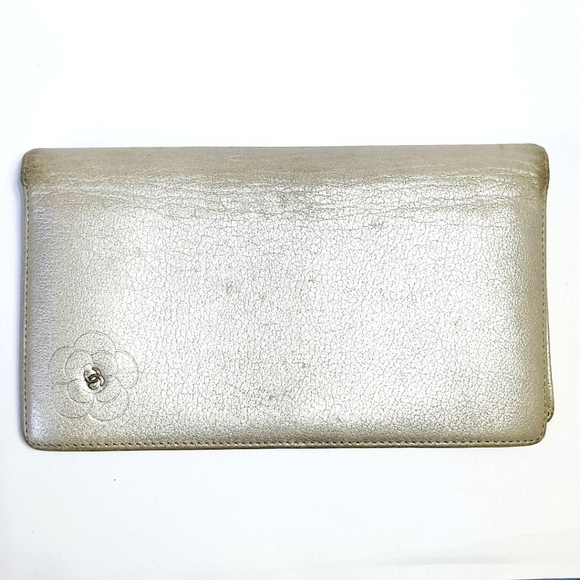 CHANEL Camelia Metallic bifold Wallet - Picture 3 of 12